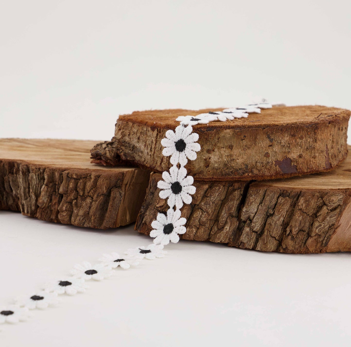 Daisy Lace Trims (SOLD PER METER)