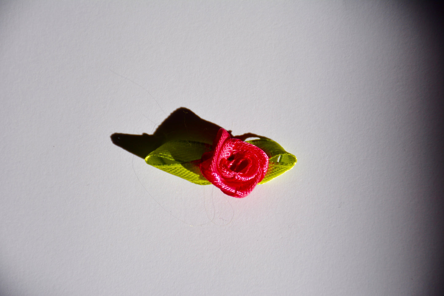 Satin Ribbon Rose Bud with Leaf ( Rosetta's) (+- 30mm )