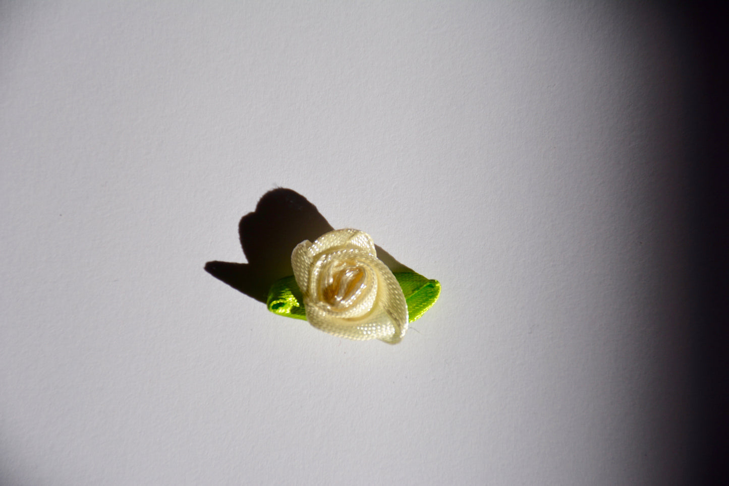 Satin Ribbon Rose Bud with Leaf ( Rosetta's) (+- 30mm )