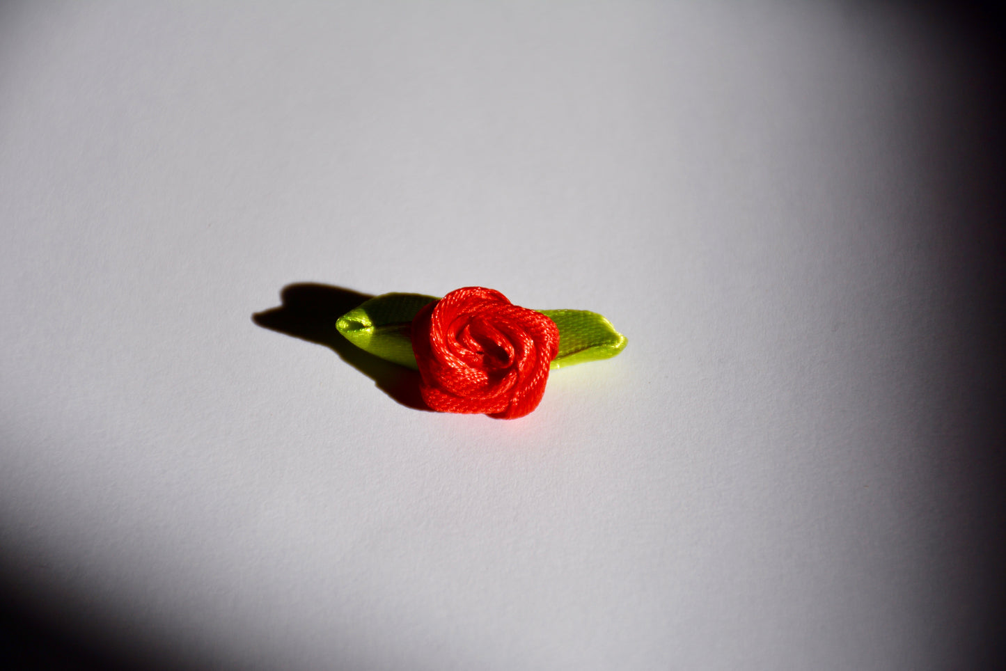 Satin Ribbon Rose Bud with Leaf ( Rosetta's) (+- 30mm )