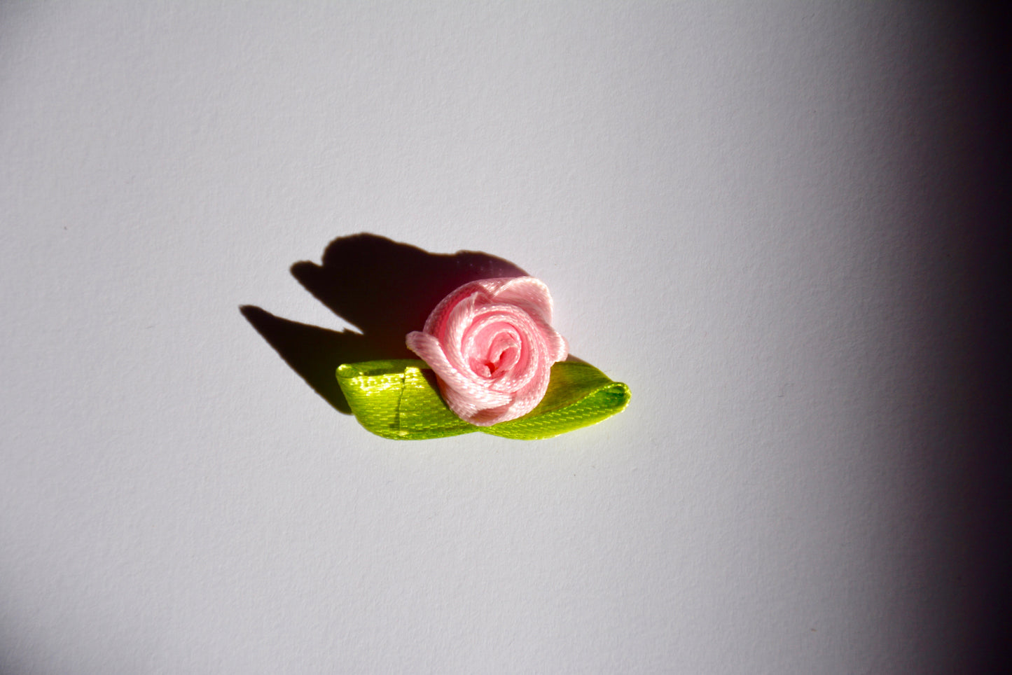 Satin Ribbon Rose Bud with Leaf ( Rosetta's) (+- 30mm )